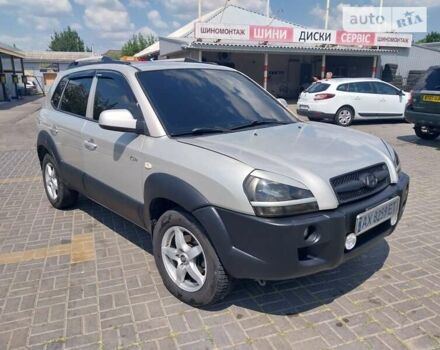 Хендай Туксон 2006 в Харькове на Automoto.ua Серый Хендай Туксон, объемом двигателя 2.7 л и пробегом 230 тыс. км за 7000 $, фото 7 на Automoto.ua