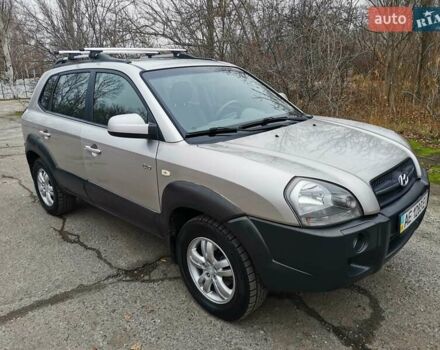 Сірий Хендай Туксон, об'ємом двигуна 1.98 л та пробігом 160 тис. км за 8000 $, фото 5 на Automoto.ua