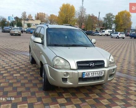 Серый Хендай Туксон, объемом двигателя 1.99 л и пробегом 303 тыс. км за 6500 $, фото 1 на Automoto.ua
