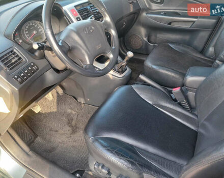 Сірий Хендай Туксон, об'ємом двигуна 1.98 л та пробігом 175 тис. км за 6250 $, фото 7 на Automoto.ua