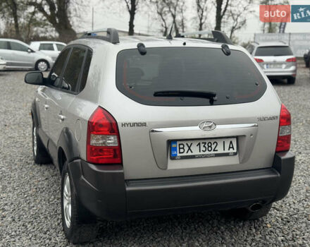 Серый Хендай Туксон, объемом двигателя 1.98 л и пробегом 241 тыс. км за 7000 $, фото 18 на Automoto.ua