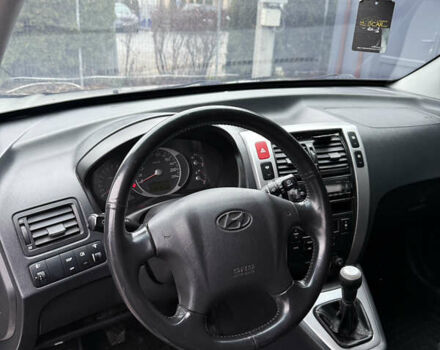 Серый Хендай Туксон, объемом двигателя 1.98 л и пробегом 193 тыс. км за 6500 $, фото 9 на Automoto.ua