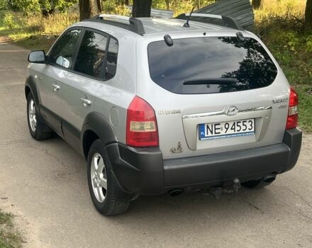 Сірий Хендай Туксон, об'ємом двигуна 2 л та пробігом 262 тис. км за 4400 $, фото 4 на Automoto.ua