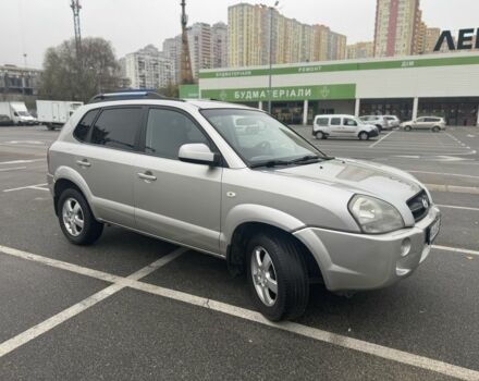Серый Хендай Туксон, объемом двигателя 2 л и пробегом 176 тыс. км за 7300 $, фото 1 на Automoto.ua