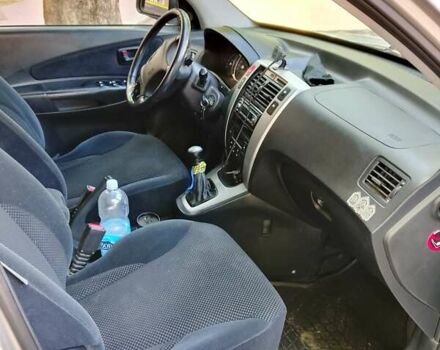 Сірий Хендай Туксон, об'ємом двигуна 2 л та пробігом 277 тис. км за 8000 $, фото 18 на Automoto.ua