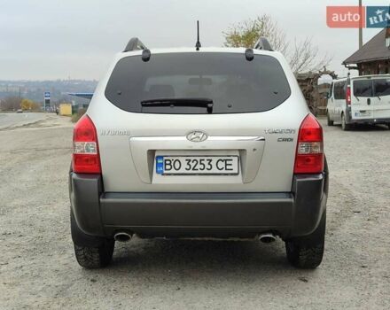 Серый Хендай Туксон, объемом двигателя 1.99 л и пробегом 210 тыс. км за 7900 $, фото 3 на Automoto.ua