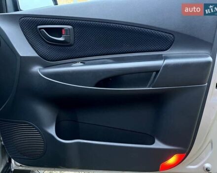 Серый Хендай Туксон, объемом двигателя 1.99 л и пробегом 156 тыс. км за 8200 $, фото 4 на Automoto.ua