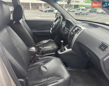 Серый Хендай Туксон, объемом двигателя 1.98 л и пробегом 175 тыс. км за 7800 $, фото 15 на Automoto.ua