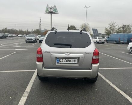 Серый Хендай Туксон, объемом двигателя 2 л и пробегом 176 тыс. км за 7300 $, фото 7 на Automoto.ua