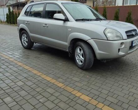 Серый Хендай Туксон, объемом двигателя 1.99 л и пробегом 178 тыс. км за 6700 $, фото 2 на Automoto.ua