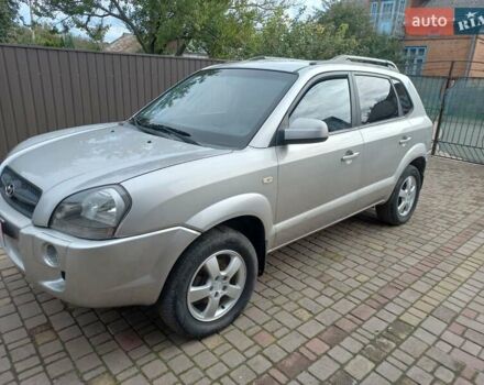 Серый Хендай Туксон, объемом двигателя 2 л и пробегом 224 тыс. км за 6900 $, фото 1 на Automoto.ua