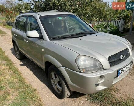 Хендай Туксон 2006 в Андрушевке на Automoto.ua Серый Хендай Туксон, объемом двигателя 1.98 л и пробегом 210 тыс. км за 7100 $, фото 1 на Automoto.ua