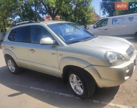Сірий Хендай Туксон, об'ємом двигуна 2 л та пробігом 297 тис. км за 7300 $, фото 3 на Automoto.ua