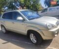 Сірий Хендай Туксон, об'ємом двигуна 2 л та пробігом 297 тис. км за 7300 $, фото 3 на Automoto.ua