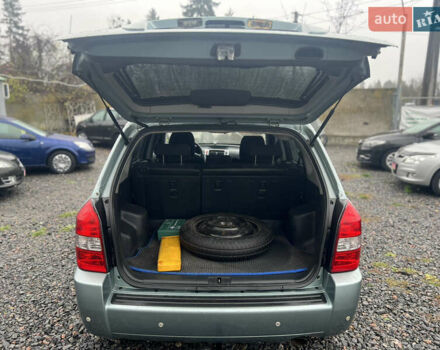 Серый Хендай Туксон, объемом двигателя 1.98 л и пробегом 253 тыс. км за 7650 $, фото 23 на Automoto.ua
