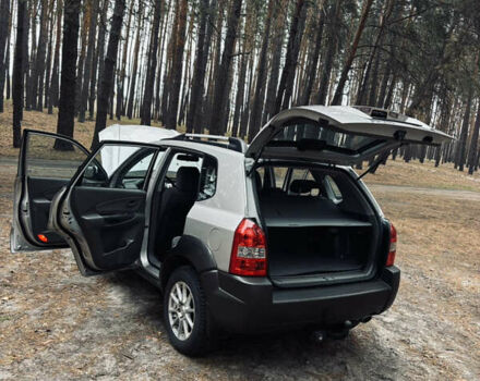 Сірий Хендай Туксон, об'ємом двигуна 1.98 л та пробігом 186 тис. км за 8200 $, фото 30 на Automoto.ua