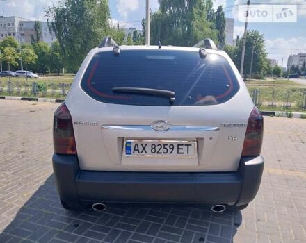 Хендай Туксон 2006 в Харькове на Automoto.ua Серый Хендай Туксон, объемом двигателя 2.7 л и пробегом 230 тыс. км за 7000 $, фото 4 на Automoto.ua