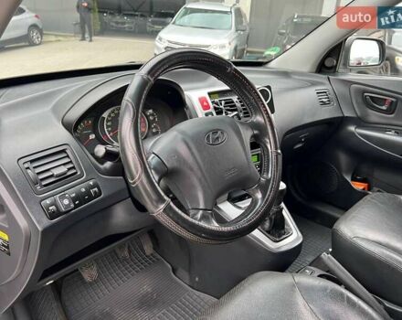 Серый Хендай Туксон, объемом двигателя 2 л и пробегом 263 тыс. км за 7440 $, фото 16 на Automoto.ua