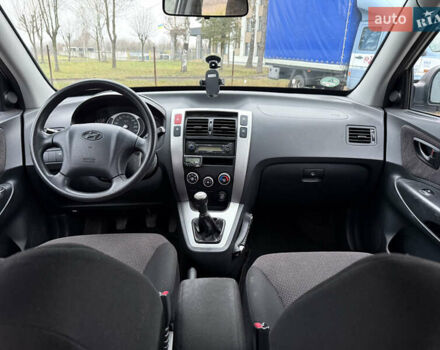 Сірий Хендай Туксон, об'ємом двигуна 2 л та пробігом 193 тис. км за 5999 $, фото 3 на Automoto.ua