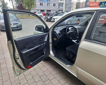 Серый Хендай Туксон, объемом двигателя 2 л и пробегом 234 тыс. км за 7150 $, фото 49 на Automoto.ua