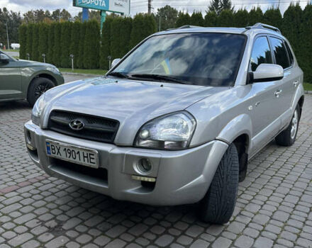 Сірий Хендай Туксон, об'ємом двигуна 1.99 л та пробігом 263 тис. км за 7600 $, фото 8 на Automoto.ua