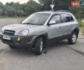 Серый Хендай Туксон, объемом двигателя 1.98 л и пробегом 260 тыс. км за 6800 $, фото 1 на Automoto.ua