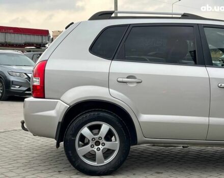 Сірий Хендай Туксон, об'ємом двигуна 2 л та пробігом 263 тис. км за 7440 $, фото 7 на Automoto.ua