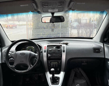 Серый Хендай Туксон, объемом двигателя 1.98 л и пробегом 193 тыс. км за 6500 $, фото 11 на Automoto.ua