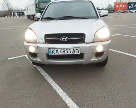 Серый Хендай Туксон, объемом двигателя 1.98 л и пробегом 278 тыс. км за 5300 $, фото 32 на Automoto.ua