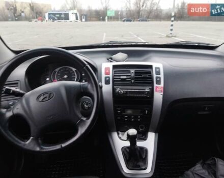 Серый Хендай Туксон, объемом двигателя 1.98 л и пробегом 278 тыс. км за 5300 $, фото 25 на Automoto.ua