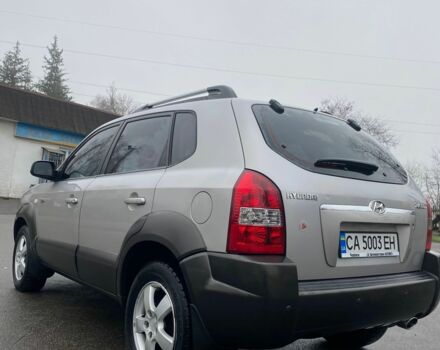 Серый Хендай Туксон, объемом двигателя 2 л и пробегом 189 тыс. км за 6700 $, фото 4 на Automoto.ua