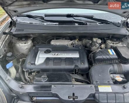 Сірий Хендай Туксон, об'ємом двигуна 1.98 л та пробігом 255 тис. км за 7000 $, фото 29 на Automoto.ua