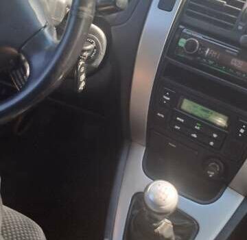 Сірий Хендай Туксон, об'ємом двигуна 2 л та пробігом 297 тис. км за 7300 $, фото 5 на Automoto.ua