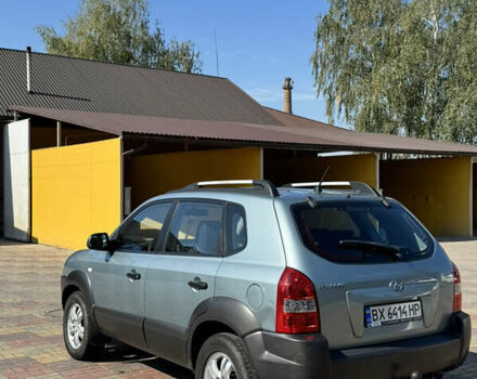 Серый Хендай Туксон, объемом двигателя 1.98 л и пробегом 207 тыс. км за 7050 $, фото 4 на Automoto.ua