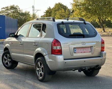 Серый Хендай Туксон, объемом двигателя 2 л и пробегом 188 тыс. км за 8800 $, фото 4 на Automoto.ua