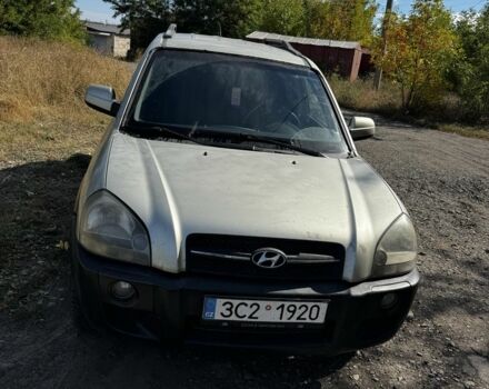 Хендай Туксон 2006 в Краматорске на Automoto.ua Серый Хендай Туксон, объемом двигателя 2 л и пробегом 300 тыс. км за 3500 $, фото 2 на Automoto.ua
