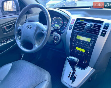 Сірий Хендай Туксон, об'ємом двигуна 2 л та пробігом 215 тис. км за 7350 $, фото 49 на Automoto.ua