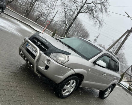 Сірий Хендай Туксон, об'ємом двигуна 1.99 л та пробігом 252 тис. км за 6700 $, фото 21 на Automoto.ua