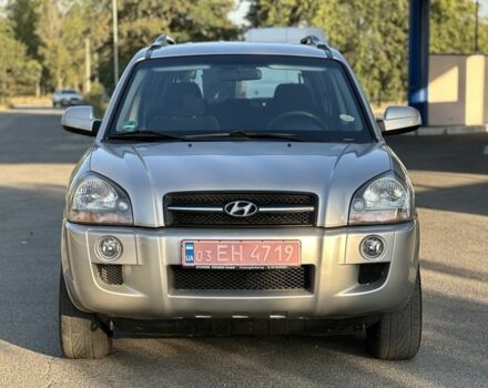 Серый Хендай Туксон, объемом двигателя 2 л и пробегом 188 тыс. км за 8800 $, фото 3 на Automoto.ua
