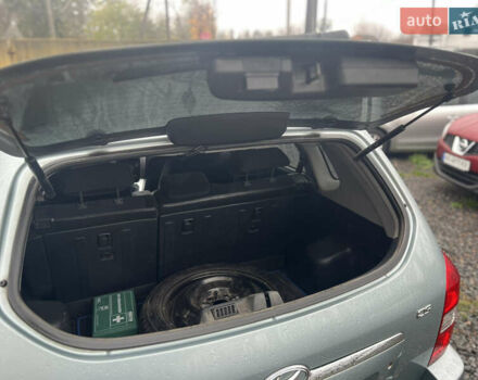 Серый Хендай Туксон, объемом двигателя 1.98 л и пробегом 253 тыс. км за 7650 $, фото 24 на Automoto.ua
