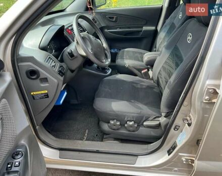 Хендай Туксон 2006 в Андрушевке на Automoto.ua Серый Хендай Туксон, объемом двигателя 1.98 л и пробегом 210 тыс. км за 7100 $, фото 20 на Automoto.ua