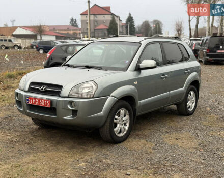 Серый Хендай Туксон, объемом двигателя 2 л и пробегом 231 тыс. км за 6999 $, фото 2 на Automoto.ua