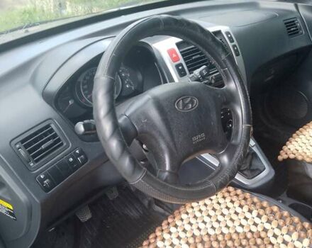 Сірий Хендай Туксон, об'ємом двигуна 2 л та пробігом 288 тис. км за 8100 $, фото 6 на Automoto.ua