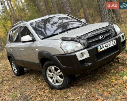 Хендай Туксон 2006 в Киеве на Automoto.ua Серый Хендай Туксон, объемом двигателя 1.98 л и пробегом 198 тыс. км за 7100 $, фото 9 на Automoto.ua