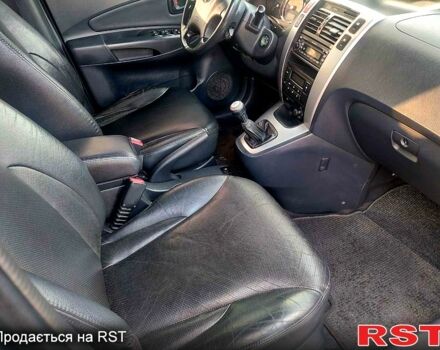 Серый Хендай Туксон, объемом двигателя 2 л и пробегом 175 тыс. км за 6250 $, фото 7 на Automoto.ua