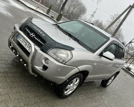 Сірий Хендай Туксон, об'ємом двигуна 1.99 л та пробігом 252 тис. км за 6700 $, фото 1 на Automoto.ua