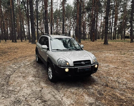 Сірий Хендай Туксон, об'ємом двигуна 1.98 л та пробігом 186 тис. км за 8200 $, фото 4 на Automoto.ua