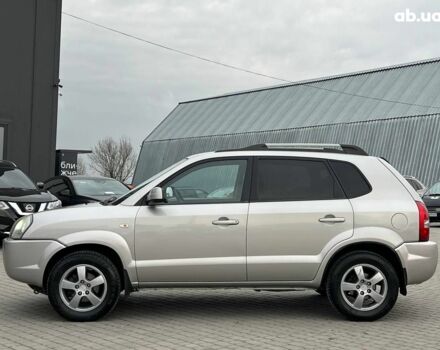 Сірий Хендай Туксон, об'ємом двигуна 2 л та пробігом 263 тис. км за 7440 $, фото 2 на Automoto.ua