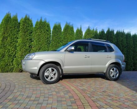 Сірий Хендай Туксон, об'ємом двигуна 2 л та пробігом 159 тис. км за 6700 $, фото 3 на Automoto.ua