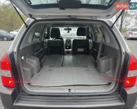 Серый Хендай Туксон, объемом двигателя 1.98 л и пробегом 241 тыс. км за 7000 $, фото 50 на Automoto.ua